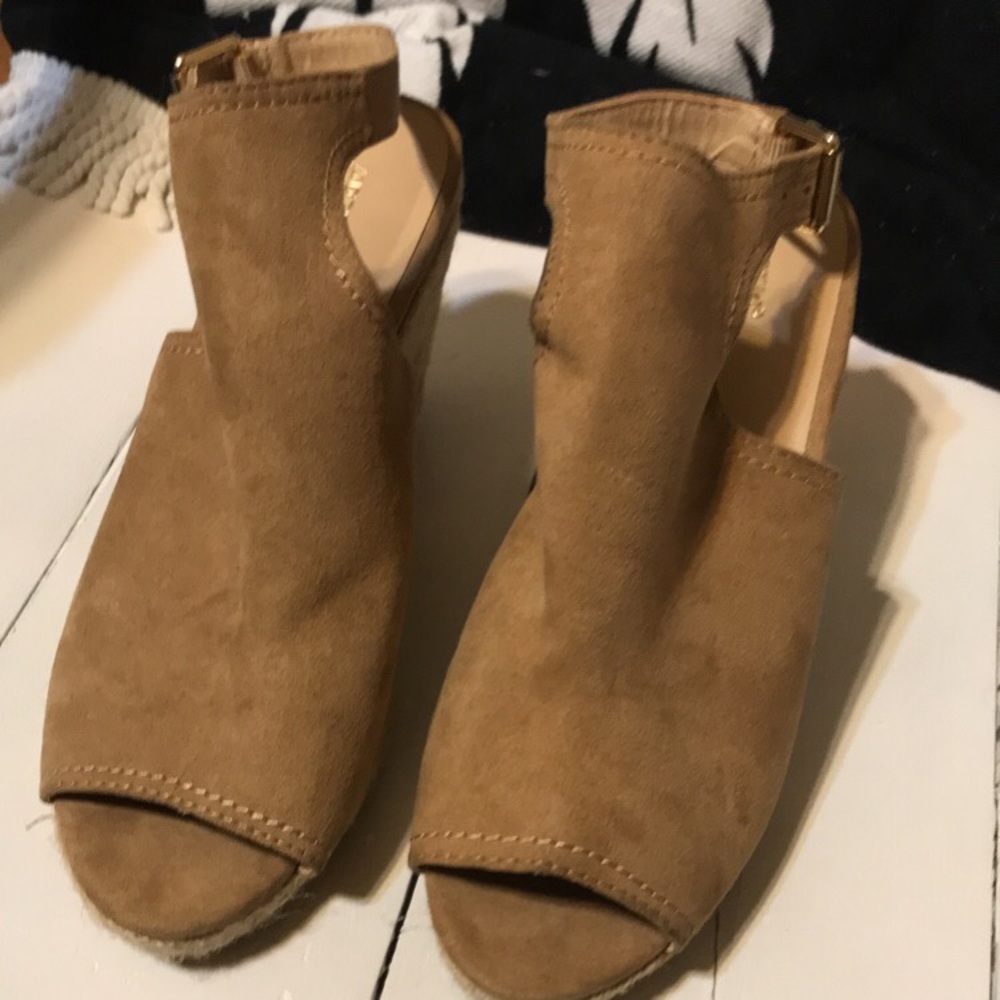 Apt 9 Suede Sandals Size 9